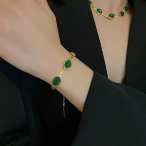 Jade bracelet, earrings and necklace set