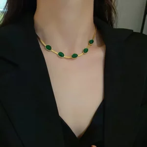 Jade bracelet, earrings and necklace set