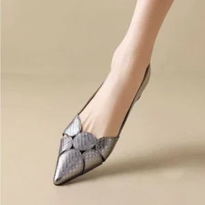 Women’s Chunky Heels Pointed Toe Retro Leather Shoes