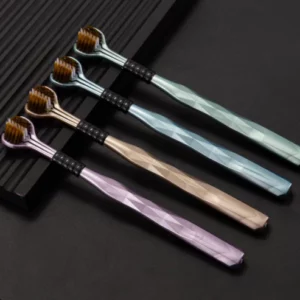 Three-head multi-angle cleaning toothbrush