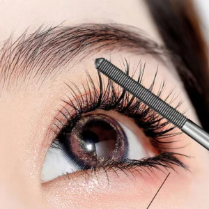 3D mascara with metal brush for full eyelashes - waterproof & long-lasting